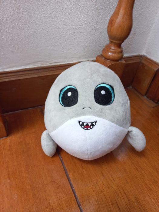 Vários peluches disponiveis
