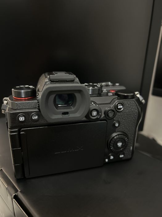 Panasonic Lumix S5D + Lente 18-40mm | Full Frame (Nova)