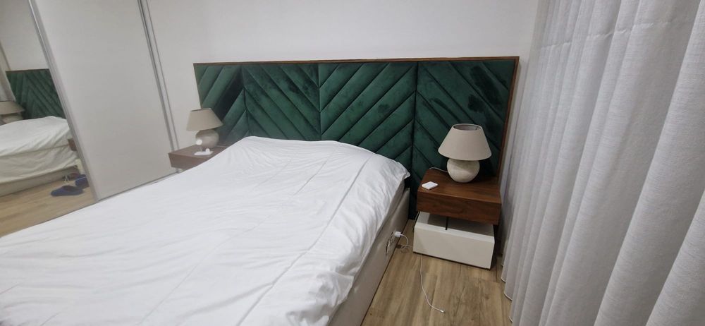 Cama de casal con cabeceira
