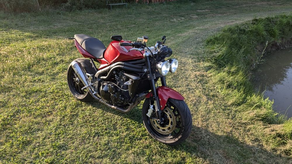 Triumph speed triple 1050