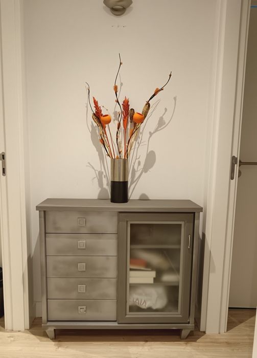 Consola de entrada metalizada