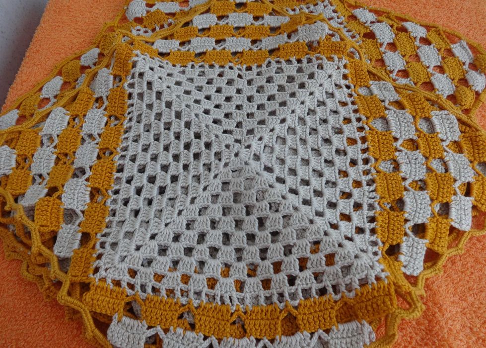 Conjunto de Naperons em renda de crochet