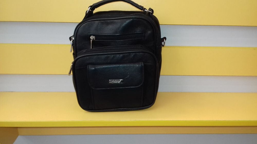 Продам чоловічу шкіряну сумку-барсетку.