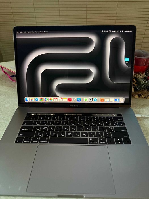 MacBook Pro 15” 2017 / i7 / 16GB / НОВА батарея