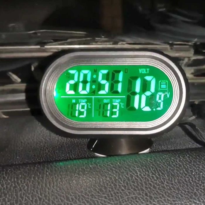 Часы в авто с термометром и вольтметром – все под вашим контролем!