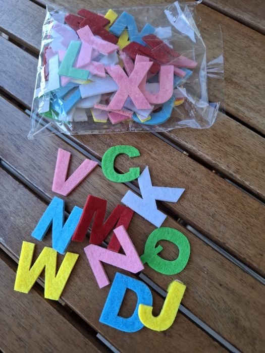 Porta livros e  lápis  infantil.