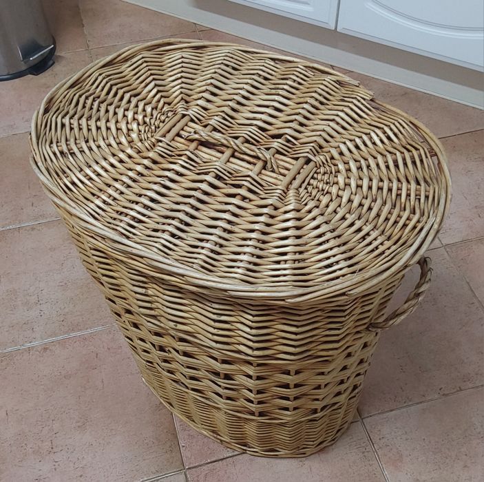 CESTA,CAIXOTE EM VERGA COMO NOVO. Casa,Quarto, Arrumação, Garagem, Sala, Mudanças, Jardim.