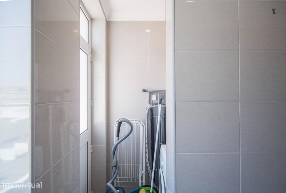 Quarto - localizado em Sete Rios Lisbon