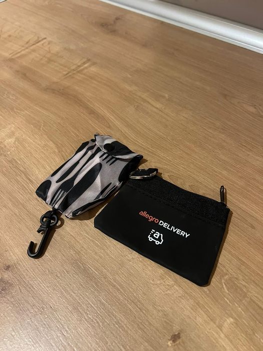 Nowe etui na klucze allegro delivery i przypinka do torby