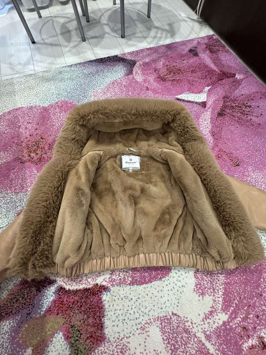 Бомбер  куртка дуже гарна і тепла