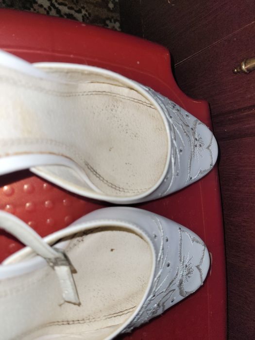 Туфлі білі мініатюрні