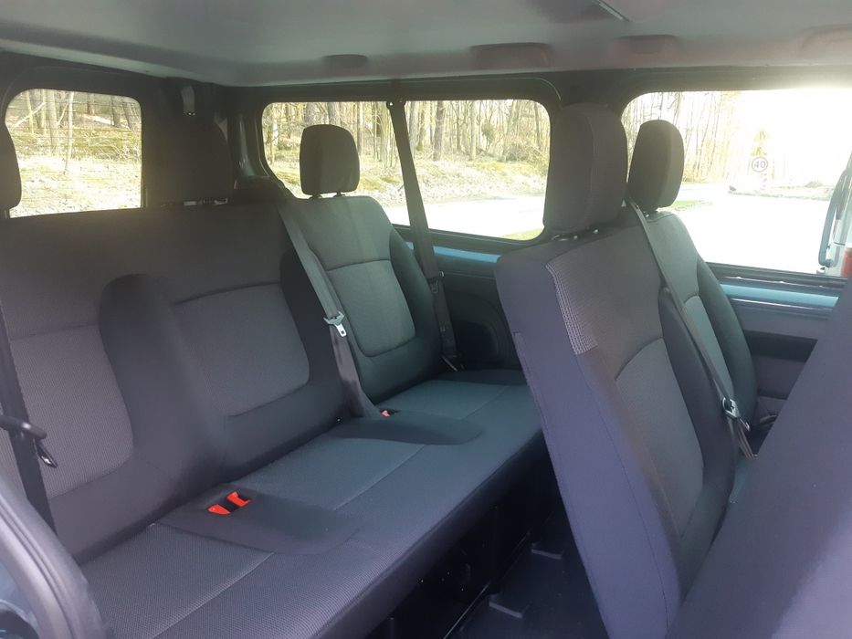 Wynajem busa, wypożyczalnia busów 8 i 9 osobowych