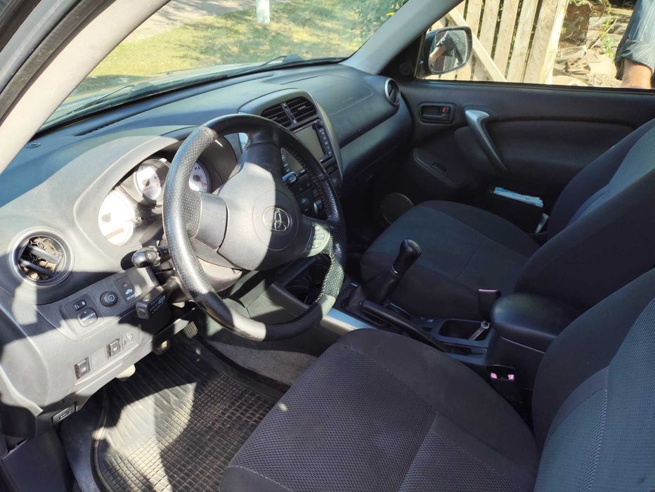 RAV4 для військових