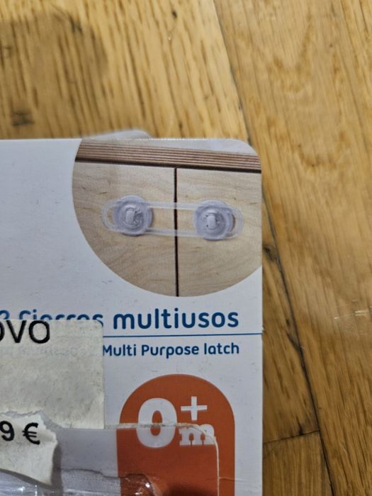 Proteções de portas de armários e cantos de mesas