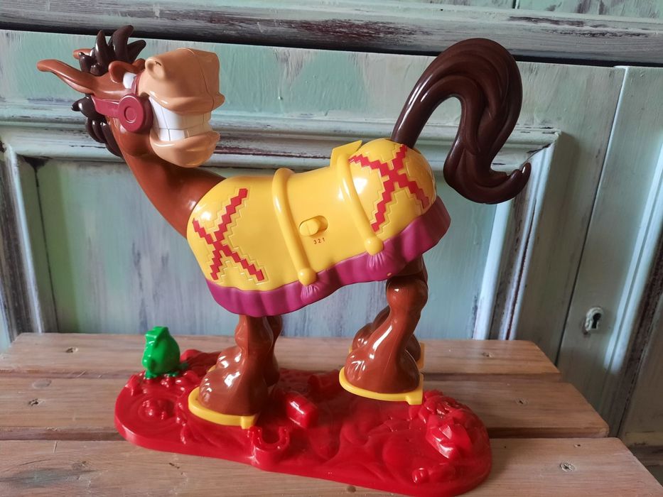 Віслюк, що брикається Hasbro