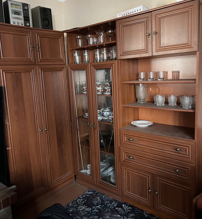 Стінка, сервант.