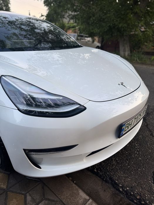 Продам tesla model 3 long range 2020 года