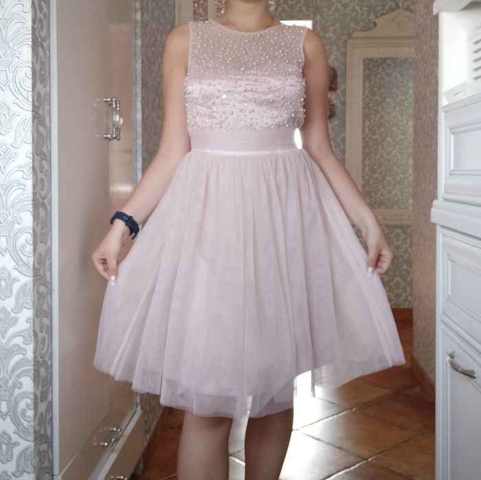 Sukienka balowa krótka pudrowy róż z cekinami błyszcząca na zamek tiul