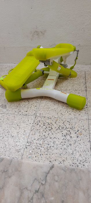 Step amarelo como novo