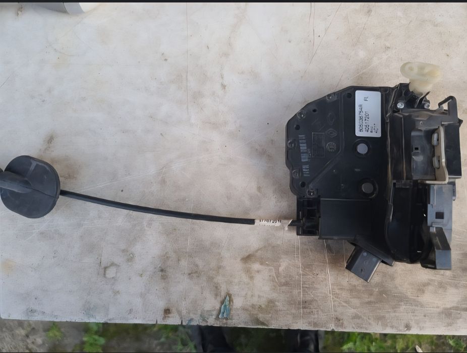 Renault Zoe замок водійського дверки