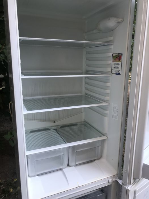 Ящики, полички, терморегулятор для холодильника indesit SB200.027