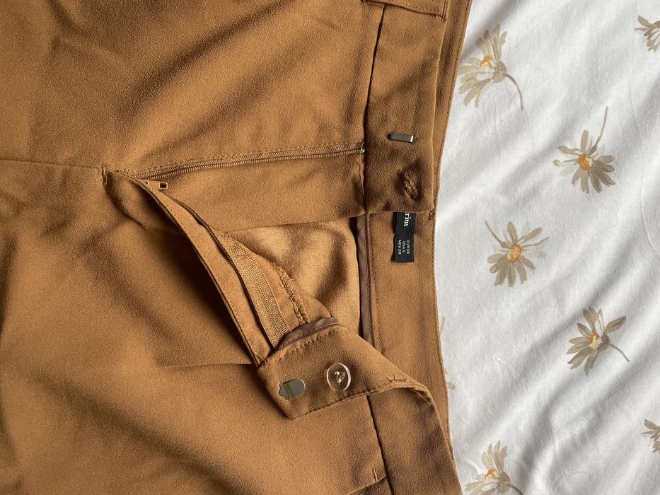 Calças castanhas Stradivarius