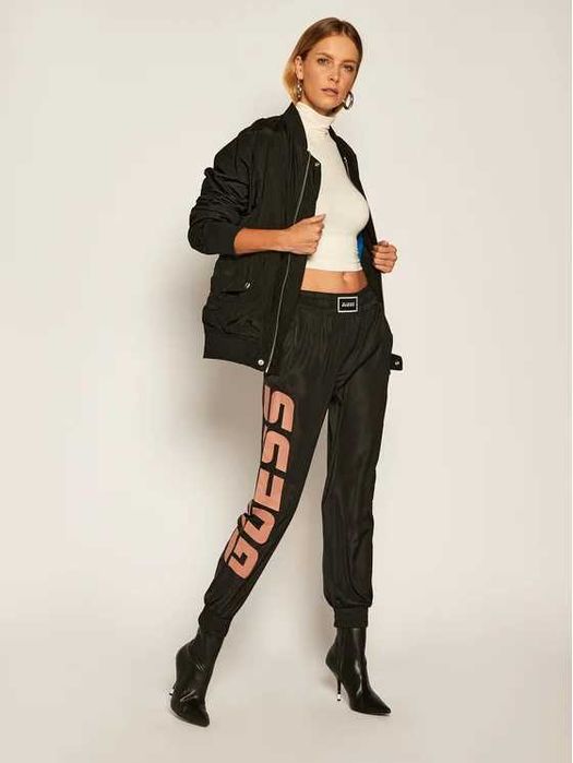 Guess черные спортивные штаны джоггеры р. XS