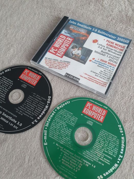 Lotus SmartSuite 3.0 oraz grę symulacyjną Battlecruiser 3000AD. PC Word Komputer 1998rok