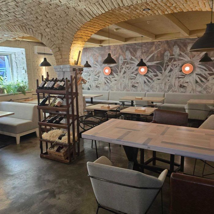 Ресторан з обладнанням та меблями вул. Мала Житомирська, Золоті ворота