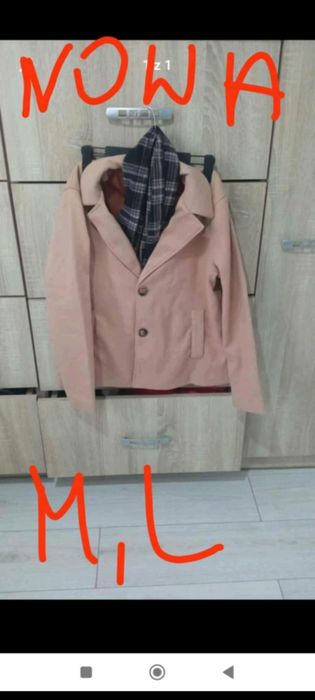 Płaszczyk róż z szalikiem