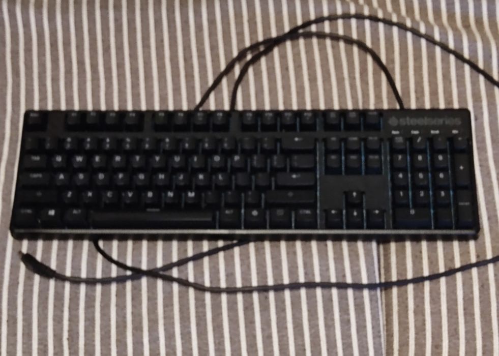 SteelSeries Apex M40064584875789571124