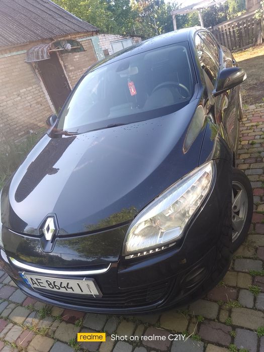 Продам авто Рено Меган выпуск 2012год