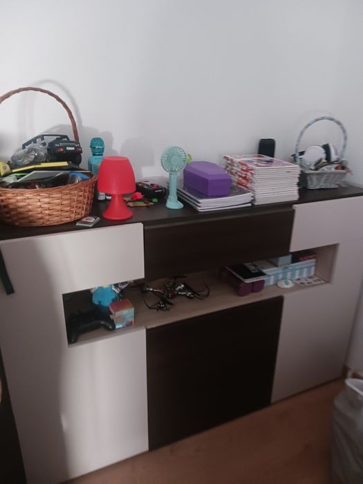Vendo Sapateira em muito bom estado