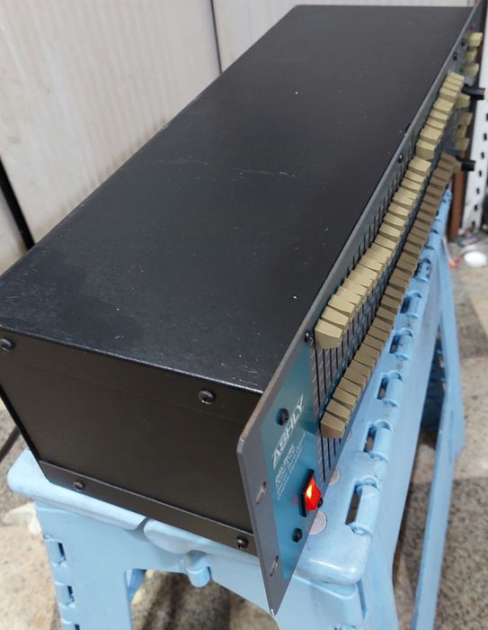 Equalizador Ashly   com 31  frequências por canal