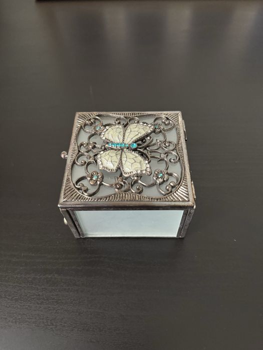 Porta-jóias vintage em vidro e metal com borboleta