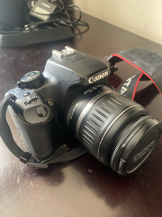 Фотоапарат Canon  D1000