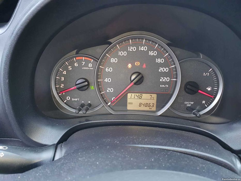 Toyota Yaris 2014 em bom estado