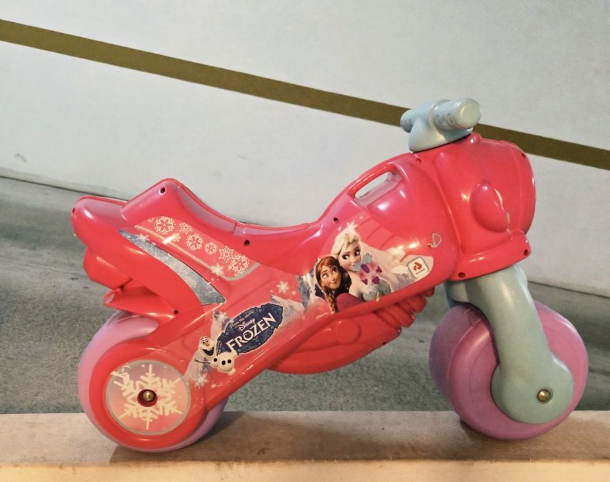 Triciclo novo Frozen