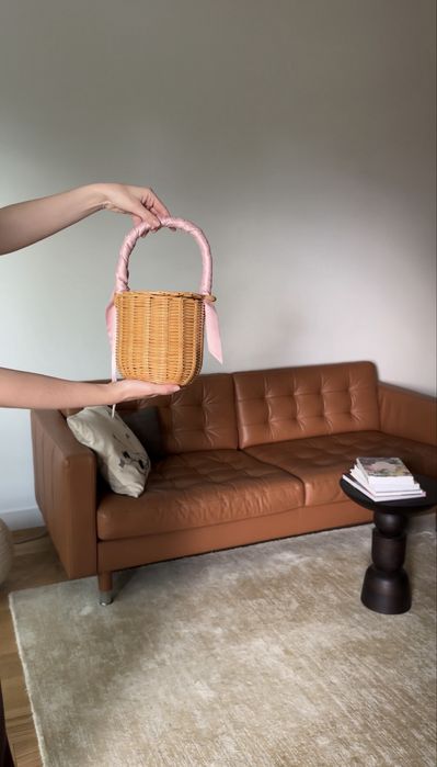 Плетена соломʼяна корзинка ручної роботи