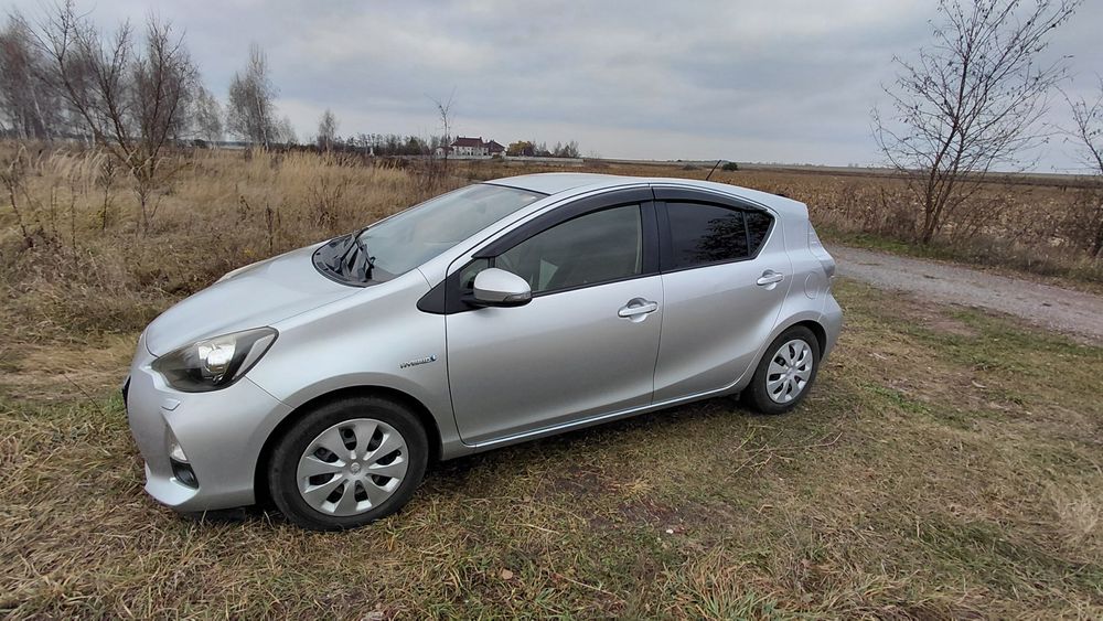 Тойота Aqua 2014