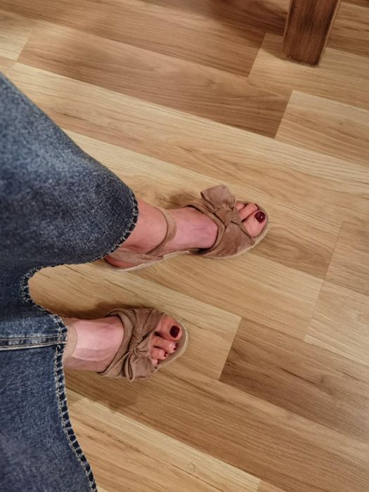 Buty na koturnie 37