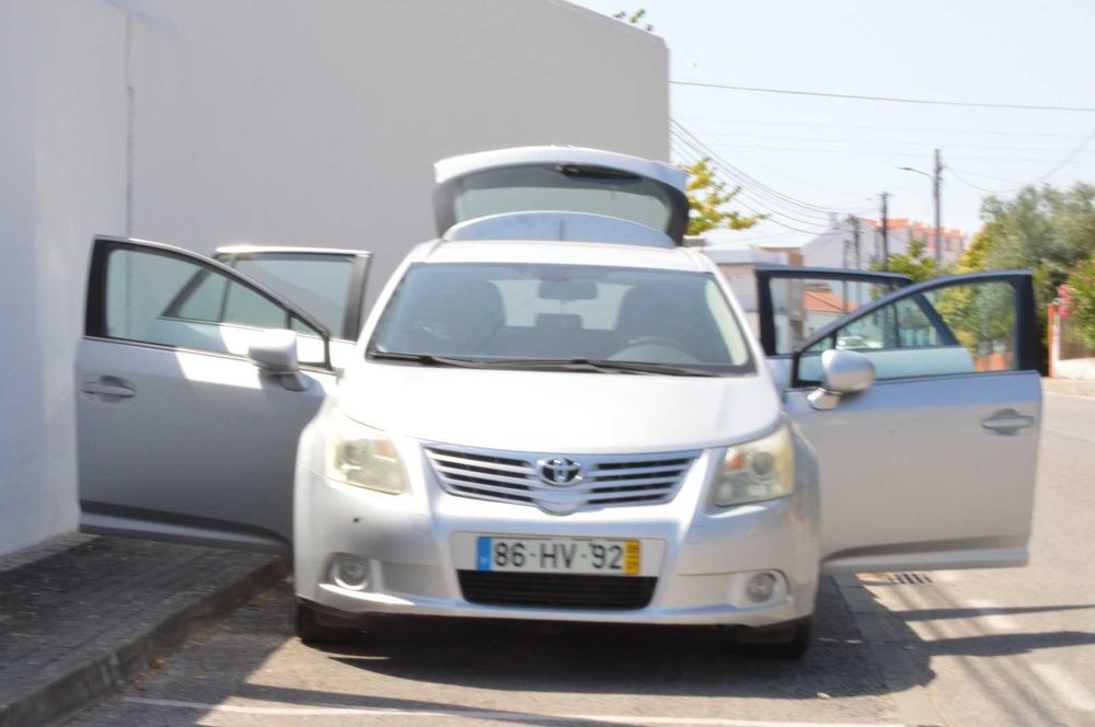 Carrinha Toyota Avensis — photo 3