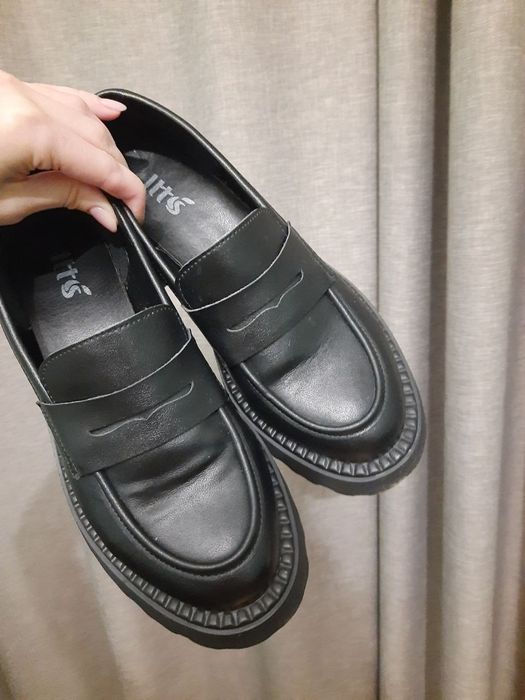 Чорні лофери жіночі