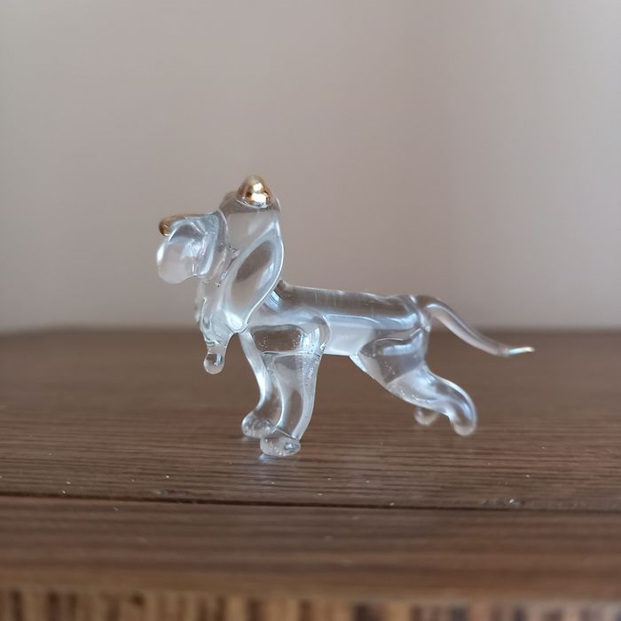 Szklana mini figurka LEW, praca ręczna.