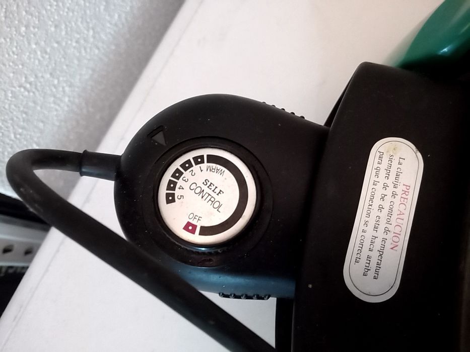 Grelhador eléctrico com tampa