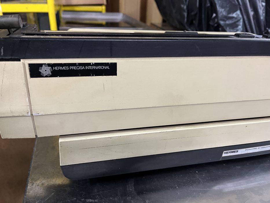 Máquina de escrever HERMES 44