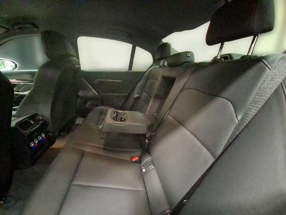 Nowe BMW Serii 5 (G60) w kolorze białym – Luksus i Elegancja na Wasz Ślub!