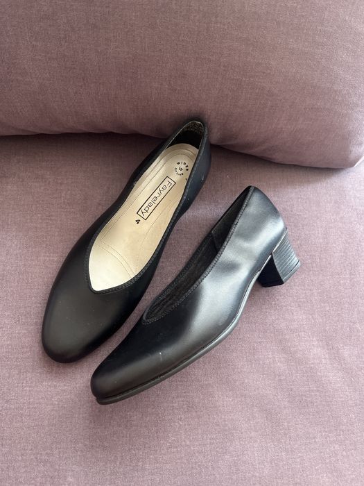 Angielskie buty na obcasie czołenka Fayrelady