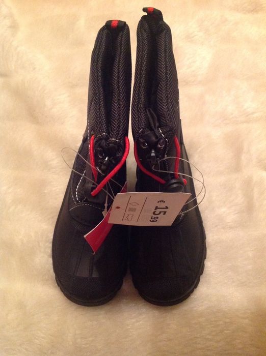 Botas da neve novas t 26 e 28