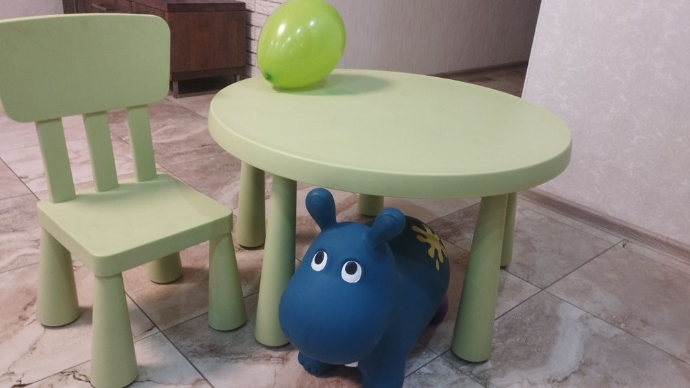 Продам дитячий столик та стільчик IKEA